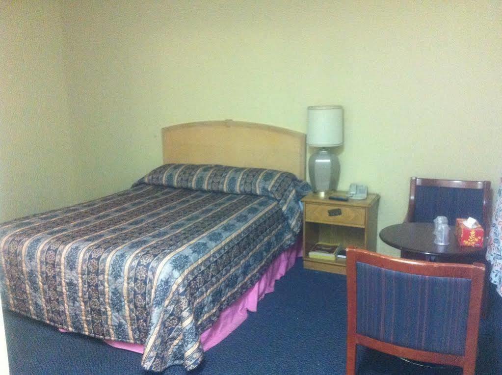 Montreal Motel *